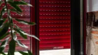 volet roulant rouge